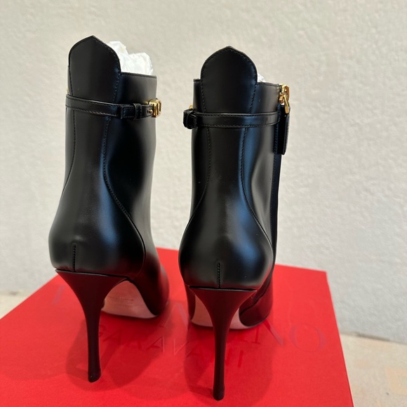 Valentino Garavani Logo Tan-Go booties boots size 39 - Picture 4 of 5